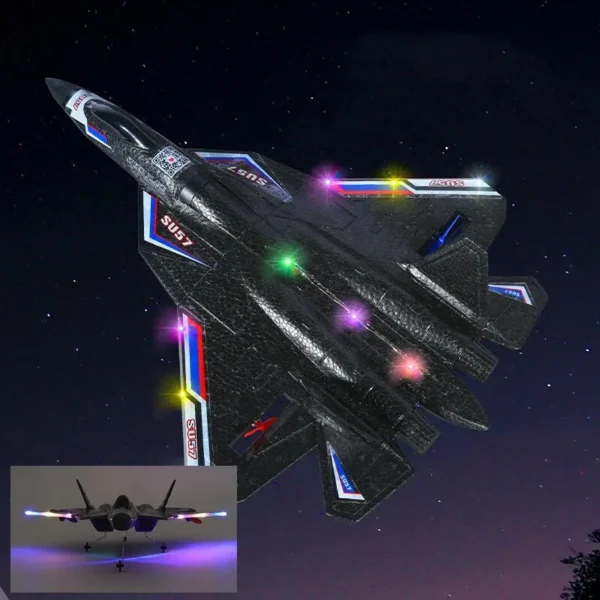Avion RC SU-57 en vol nocturne sous un ciel étoilé, mis en valeur par son éclairage LED multicolore.