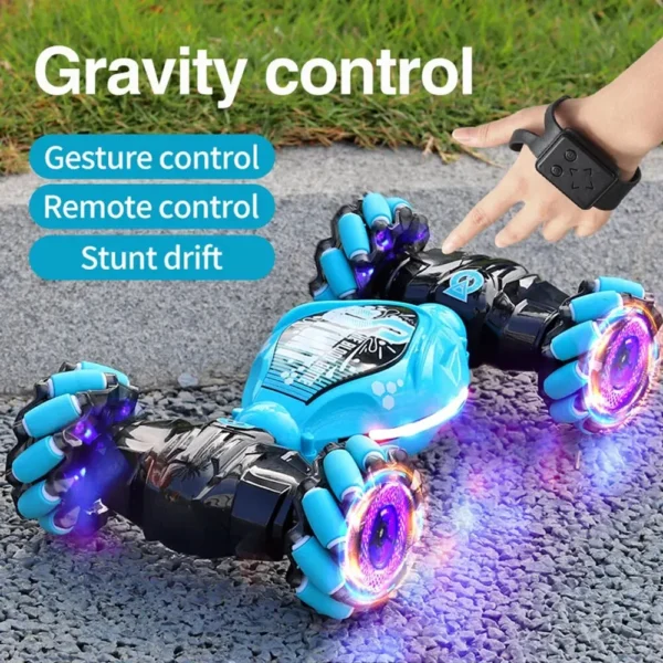 Voiture télécommandée 4WD RC Stunt Car avec contrôle gestuel et LED en action sur une surface extérieure